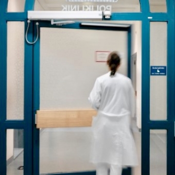 &Alpha;&nu;&omicron;&iota;&gamma;ό&mu;&epsilon;&nu;&epsilon;&sigmaf; &theta;ύ&rho;&epsilon;&sigmaf;