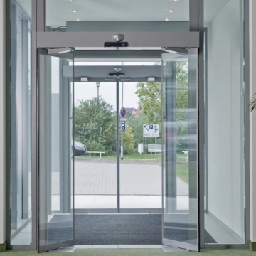 Automatic space-saver doors